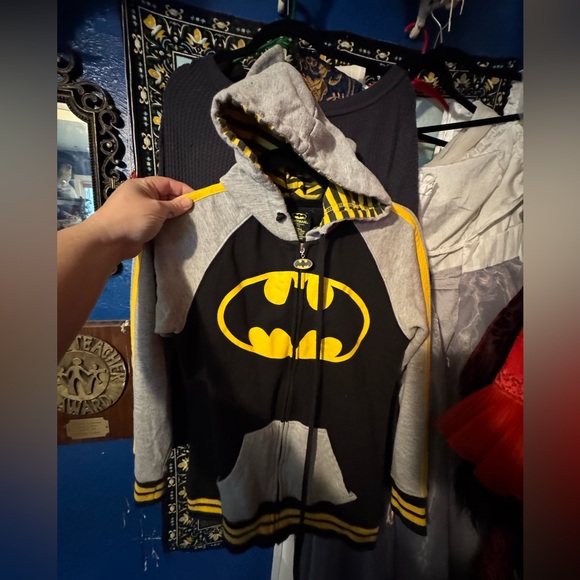Authentic RETRO Batman Grey Hoodie Sweatshirt, size small - Picture 2 of 9